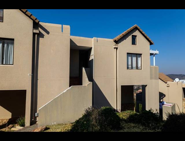 2 BEDROOM TOWNHOUSE FOR SALE IN WINCHESTER HILLS